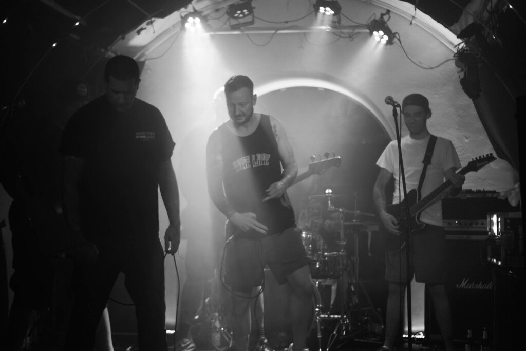 Tausend Löwen Unter Feinden