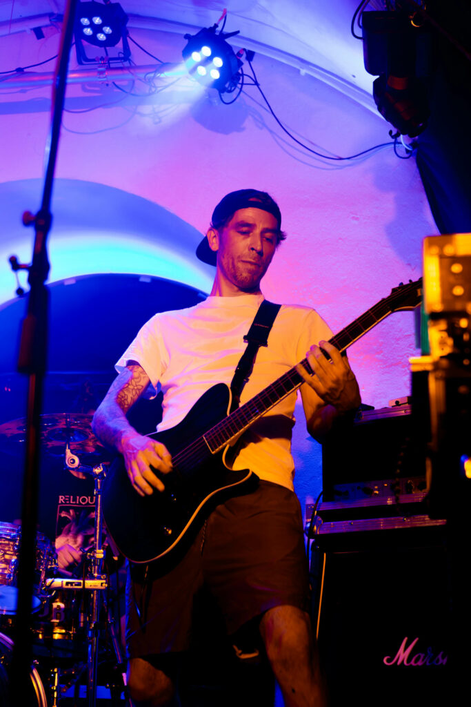 Tausend Löwen Unter Feinden