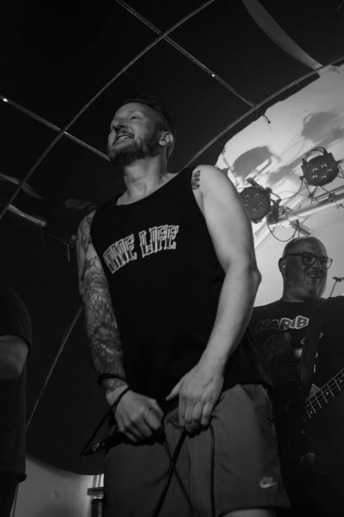 Tausend Löwen Unter Feinden