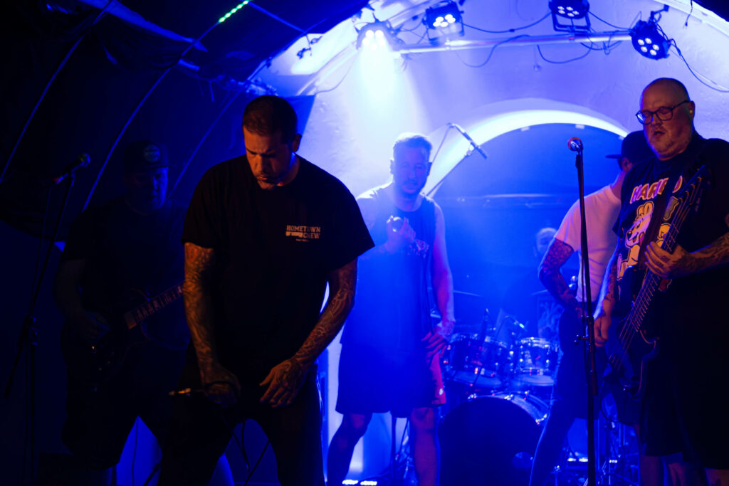 Tausend Löwen Unter Feinden