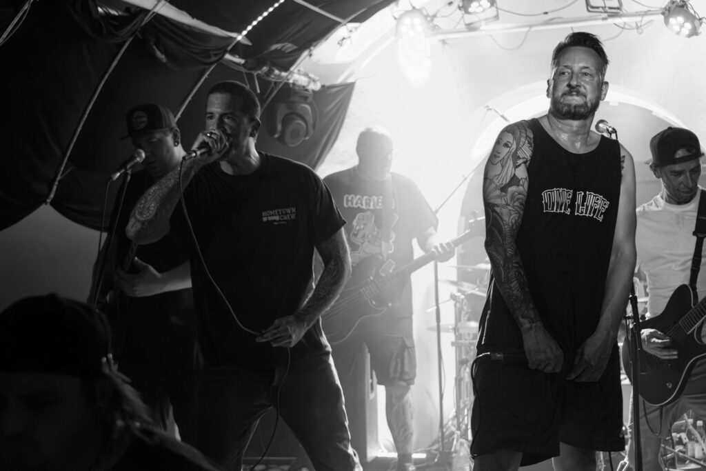 Tausend Löwen Unter Feinden