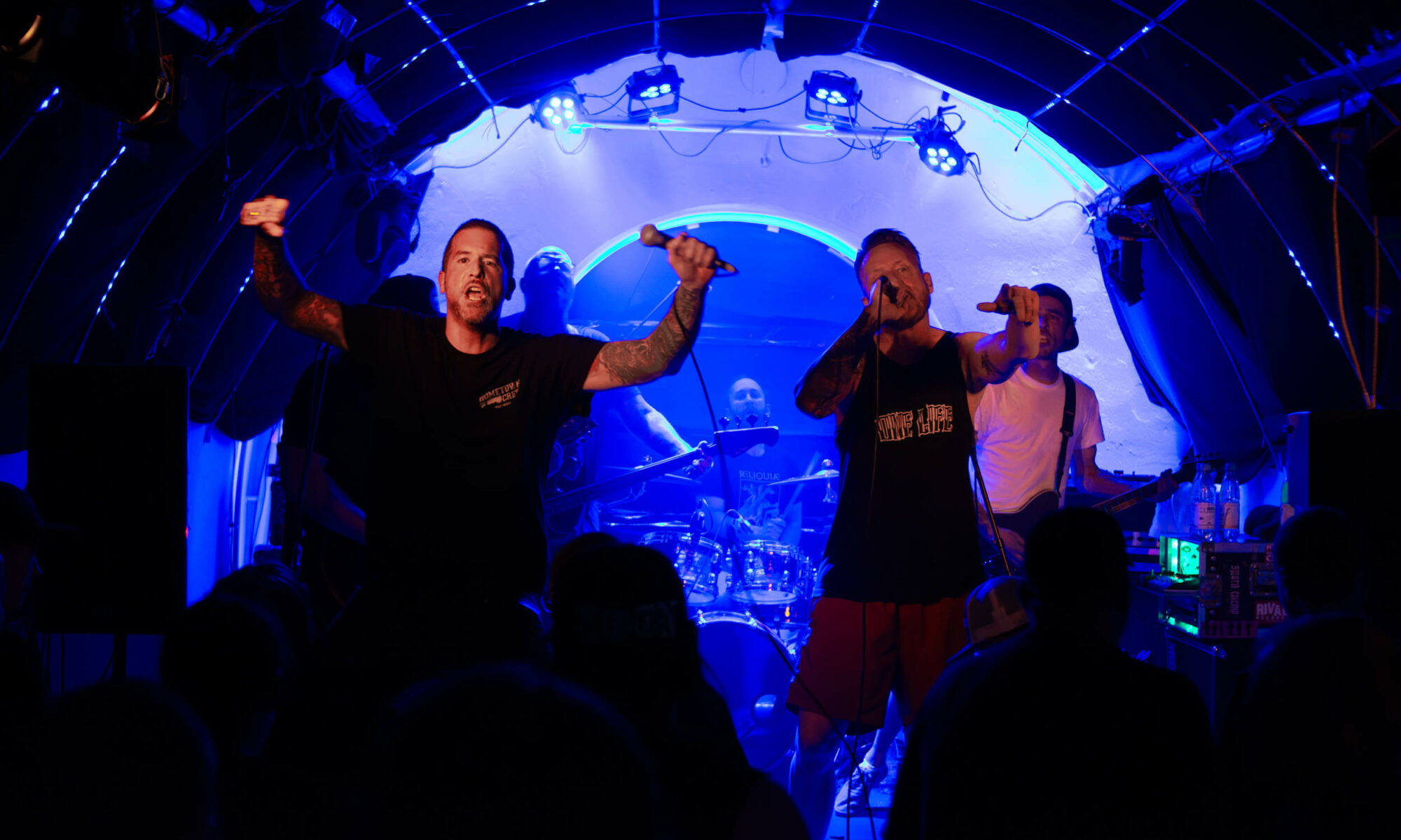 Tausend Löwen Unter Feinden